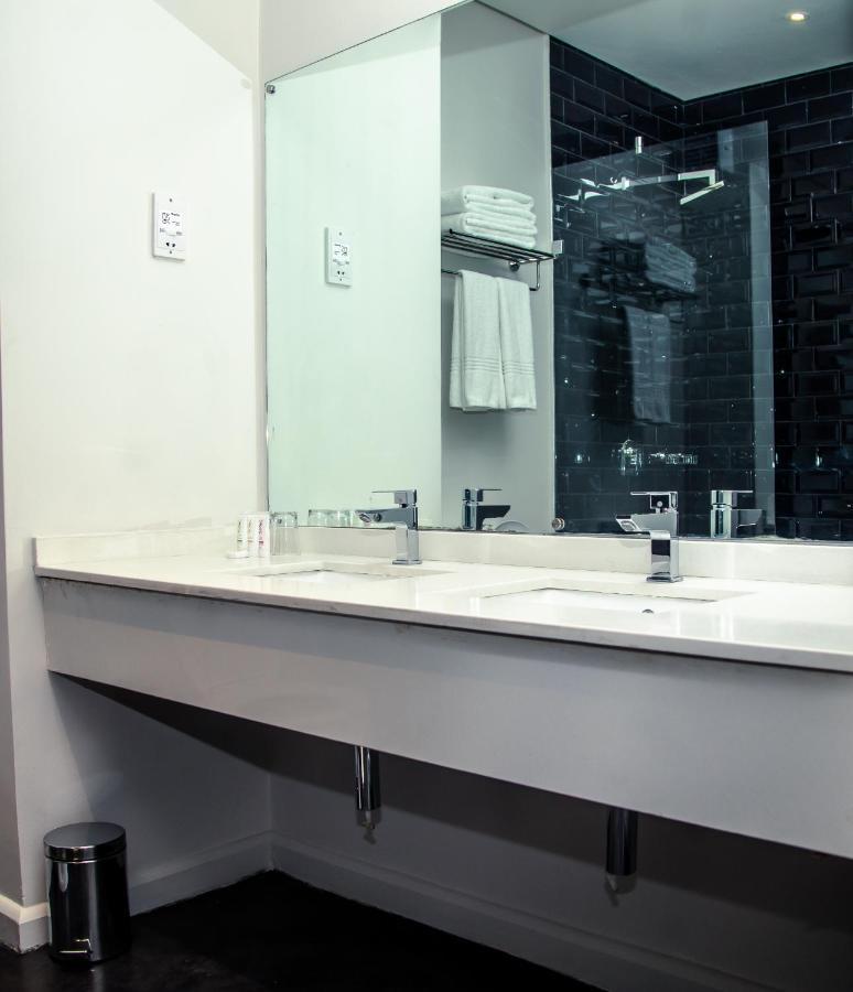 The Urban Hotel Lusaka Bagian luar foto