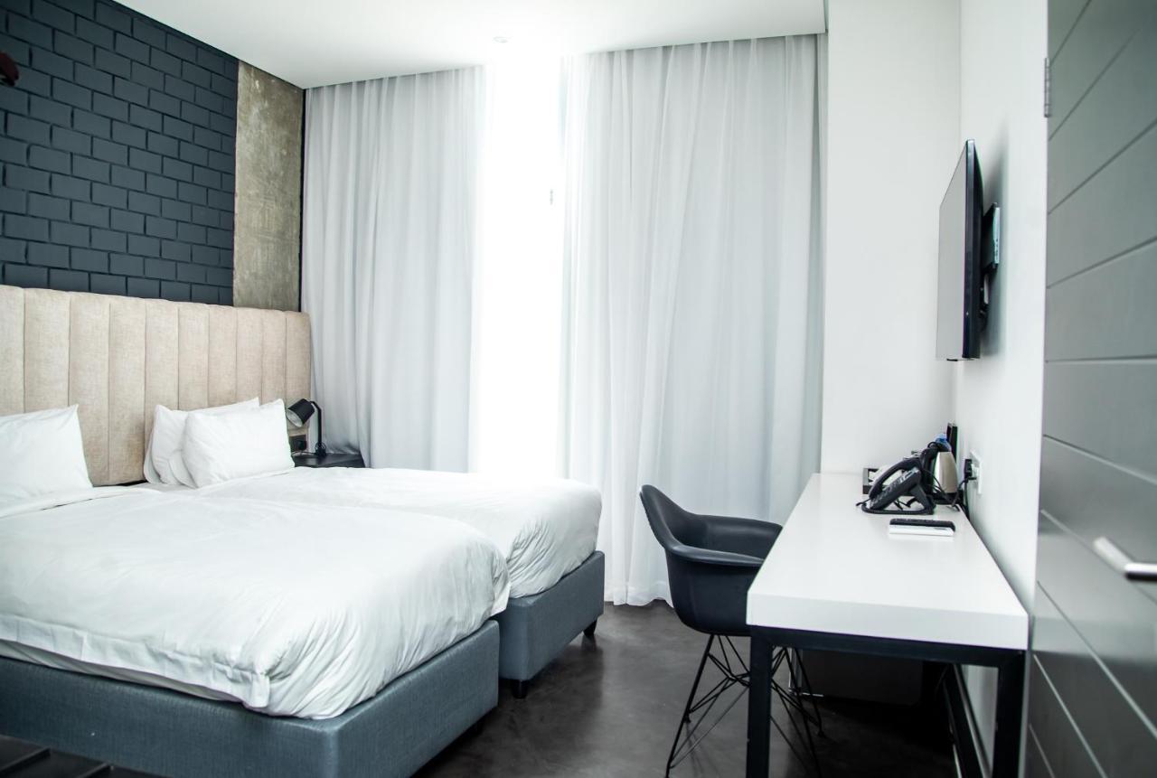 The Urban Hotel Lusaka Bagian luar foto