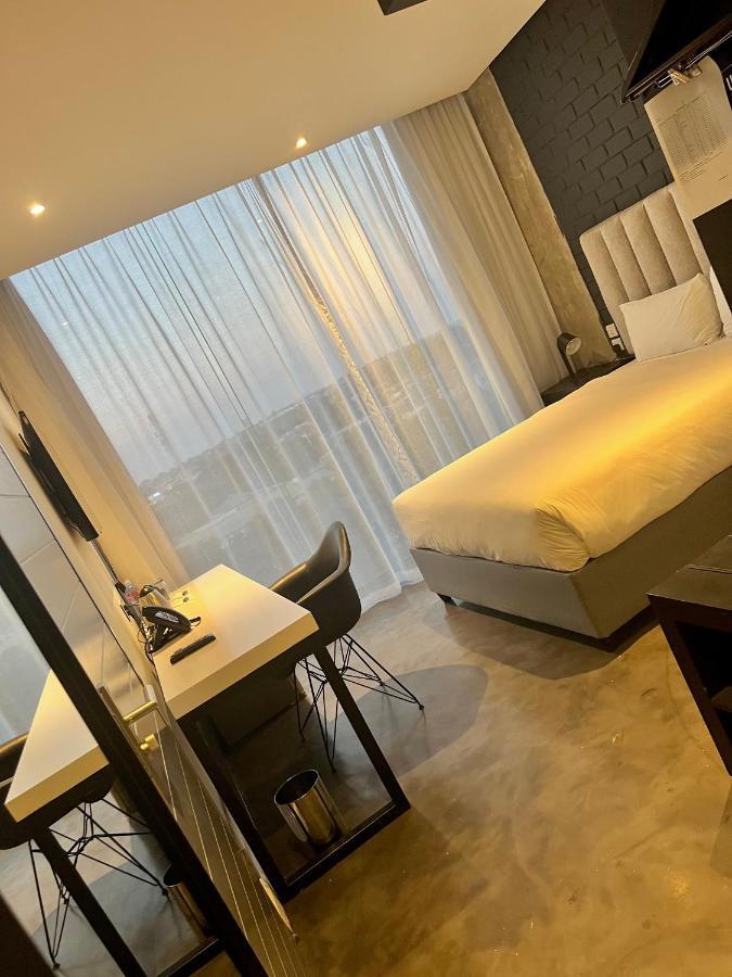 The Urban Hotel Lusaka Bagian luar foto