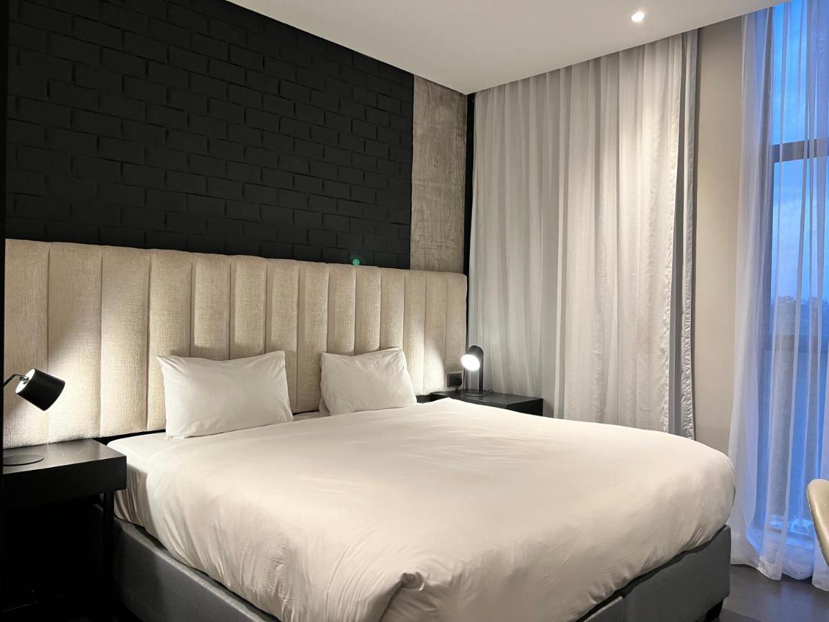 The Urban Hotel Lusaka Bagian luar foto