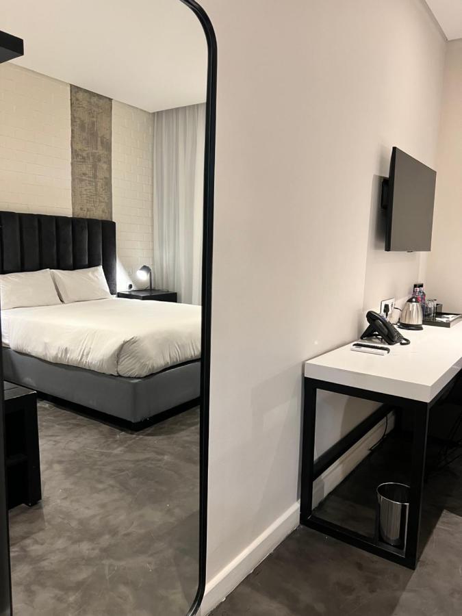 The Urban Hotel Lusaka Bagian luar foto